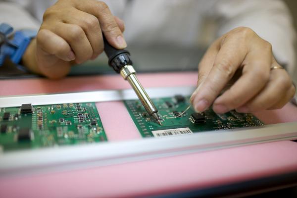 High Quality Circuit Boards Hand Mounting | AMS Software & Elektronik GmbH